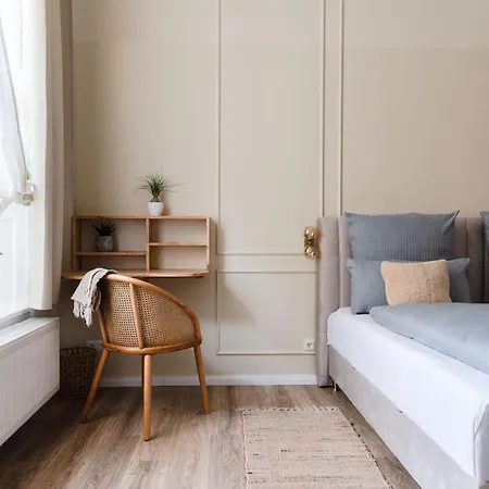 Exklusive Luxus-unterkunft In Mitte: 2 Apartments, 130m², Designer-moebel, Co2 Neutrale Reinigung Apartment