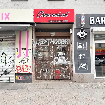 Nook Design-apartments Mit Kueche, Duschbad, Neben U-bahn Station Aber Ruhig Gelegen Berlijn