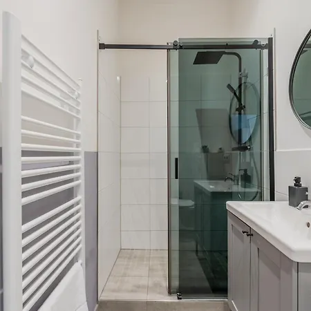 Lejlighed Spacious, 3 Flat With Gym & Play Area *