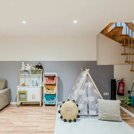 Lejlighed Spacious, 3 Flat With Gym & Play Area