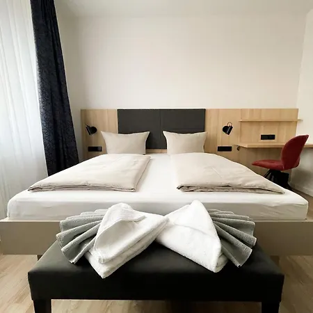Holi Hotel