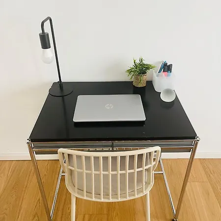 Homestay Mitte: Modern Bedroom / Ensuite Bath Berlin