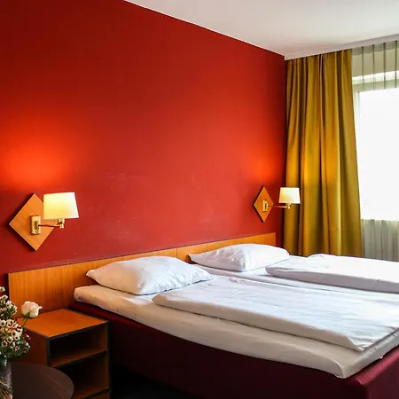Good Morning + East Hotel Berlín