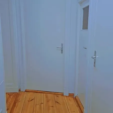 Sharedapartment 3 *