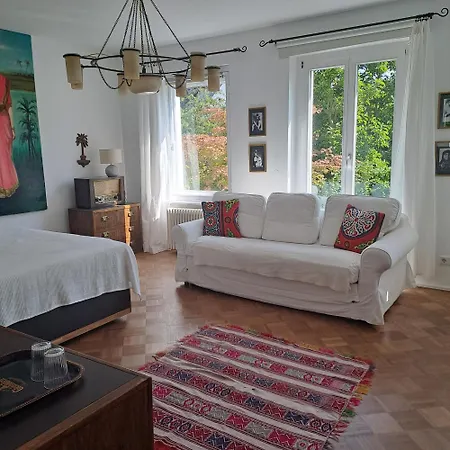 Spacious In Tempelhof Park Area Δωμάτια σε οικογενειακή κατοικία