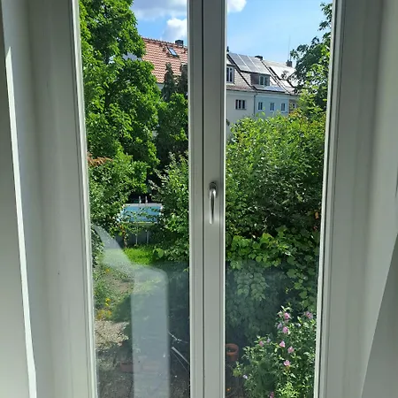 Spacious In Tempelhof Park Area Βερολίνο