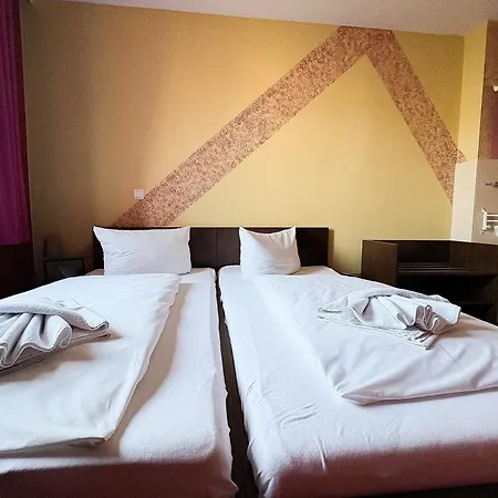 Holi Hotel