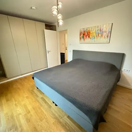 Riverview Apartment *