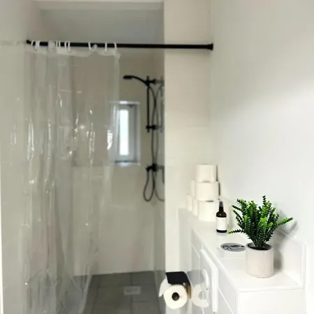 Apartment I Spacious Private In Heart Of *