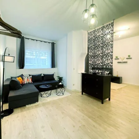 Apartment I Spacious Private In Heart Of