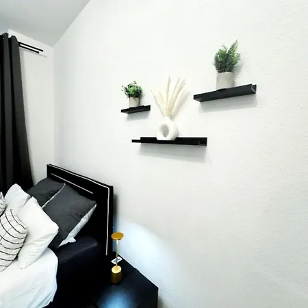 Apartment I Spacious Private In Heart Of