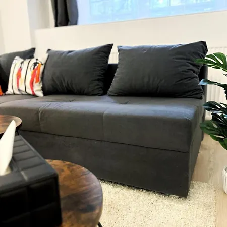 Apartment I Spacious Private In Heart Of