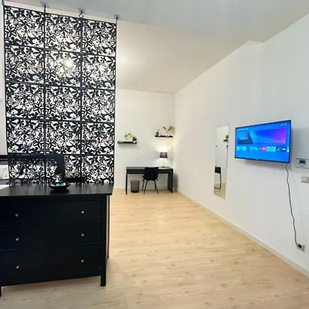 Apartment I Spacious Private In Heart Of