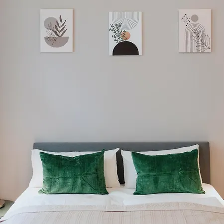 Homely - Center, Modern, Historical, Near Park Apartment