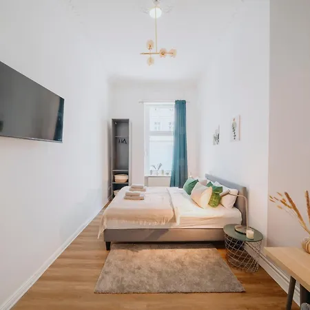 Homely - Center, Modern, Historical, Near Park Apartment