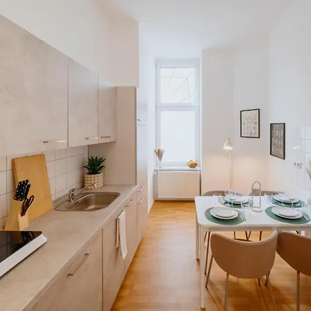 Homely - Center, Modern, Historical, Near Park Apartment