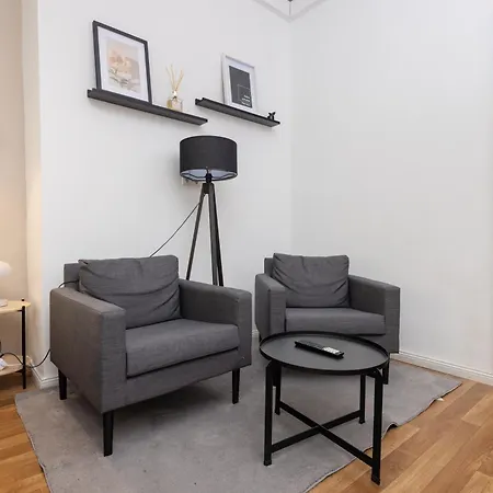 Apartment 4 Grosse Kueche Balkon Am Maybachufer Berlin