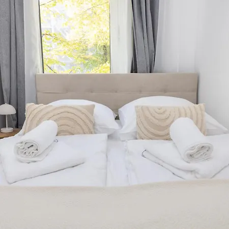 Apartment 4 Grosse Kueche Balkon Am Maybachufer Berlin