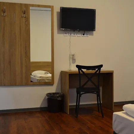 Queens Residenz 酒店 *