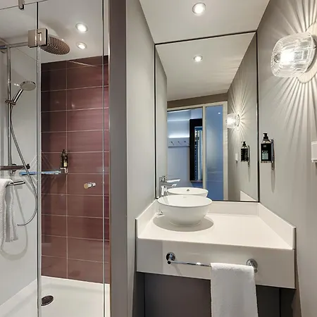Premier Centre Hotel