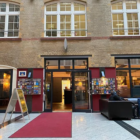 Singer109 Hostel, & Ostello