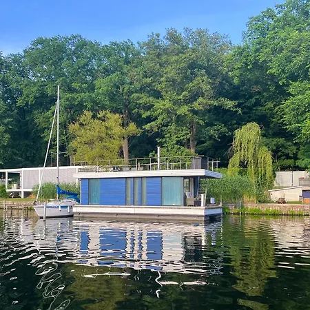 Botel Marina Hausboote Und Seelodge *
