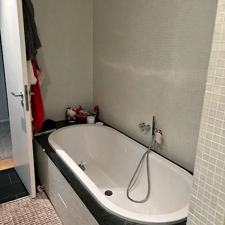 Accommodatie bij particulieren Wunderschoenes In Einem Grossen Neben Dem Brandenburger Tor Und Vom Adlon Berlijn
