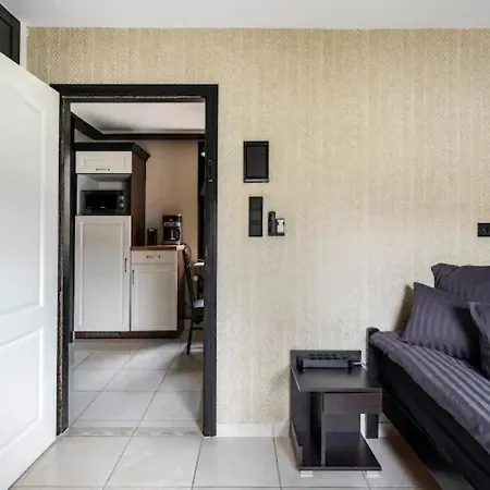 Miet-kamp Ruhig, Zentral, Nahe Messe, Ausgefallenes Design 2 Schlafzimmer * Berlin