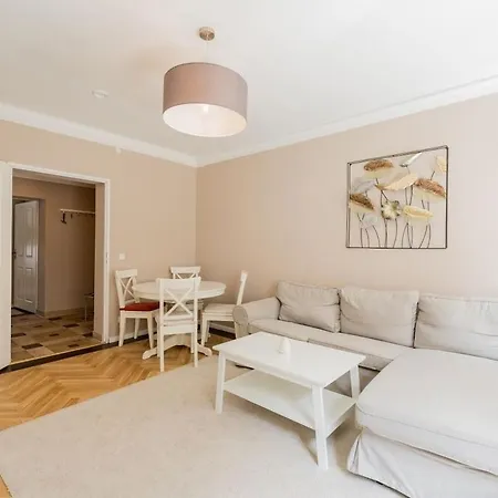 Moderne Fuer Junggebliebene In Kreuzberg-3l * Berlin
