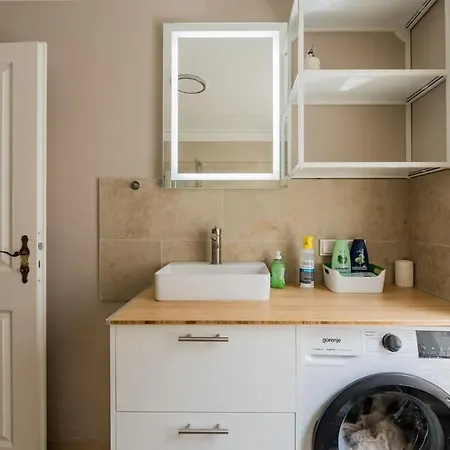 Moderne Fuer Junggebliebene In Kreuzberg-3l