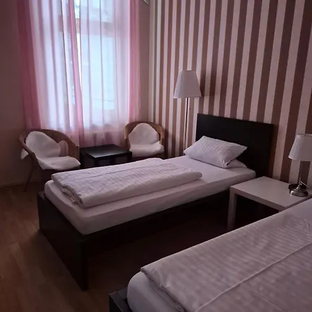 Hotel-pension Charlottenburg Guest house *