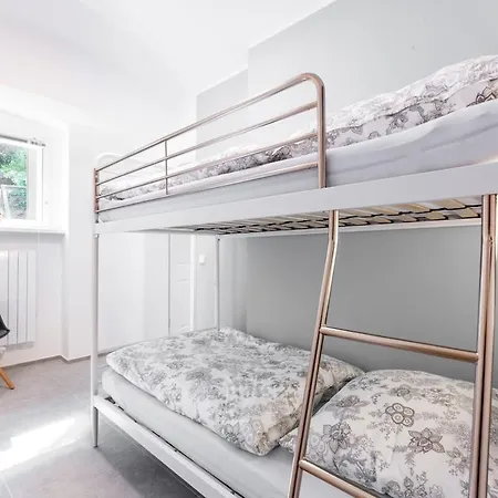 P22 22 Prenzlauer Berg Apartment *