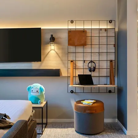 Moxy Ostbahnhof Hotel 4*