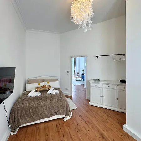 L Luxury Prvate In Ber-prenzlauer Berg Apartment