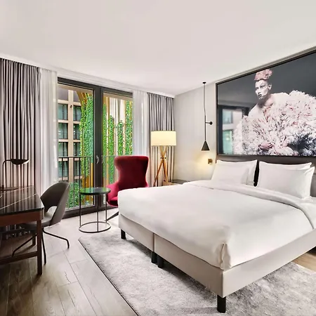 Radisson Collection Hotel, Отель Берлин