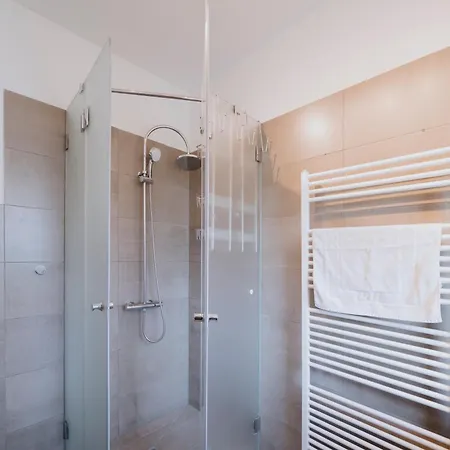 Lovely With Balcony - Cozy , Near Kadewe & Kurfuerstendamm דירה ברלין