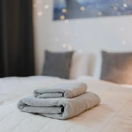 Lovely With Balcony - Cozy , Near Kadewe & Kurfuerstendamm דירה