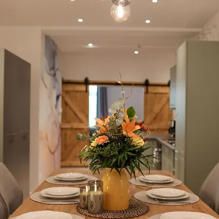 公寓 Oomph The Grand Group & Family Retreat *