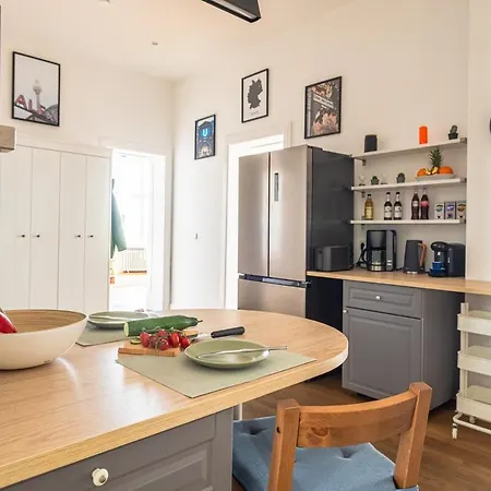 Kaiser 04 By Rockchair L Superhost Status L 3 Bedrooms Boxspringbeds 2 Bathrooms L Cozy Family & Business Flair 155 Sqm 3 Balcony 4th Floor Elevator Up To 10 Guests Welcomes You! Apartamento
