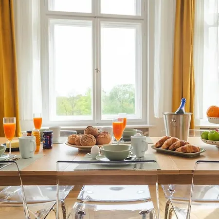 Kaiser 04 By Rockchair L Superhost Status L 3 Bedrooms Boxspringbeds 2 Bathrooms L Cozy Family & Business Flair 155 Sqm 3 Balcony 4th Floor Elevator Up To 10 Guests Welcomes You! Apartamento