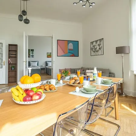 Apartamento Kaiser 04 By Rockchair L Superhost Status L 3 Bedrooms Boxspringbeds 2 Bathrooms L Cozy Family & Business Flair 155 Sqm 3 Balcony 4th Floor Elevator Up To 10 Guests Welcomes You!