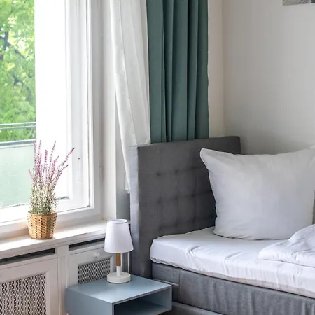 Kaiser 04 By Rockchair L Superhost Status L 3 Bedrooms Boxspringbeds 2 Bathrooms L Cozy Family & Business Flair 155 Sqm 3 Balcony 4th Floor Elevator Up To 10 Guests Welcomes You! Apartamento Berlín