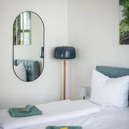 Kaiser 04 By Rockchair L Superhost Status L 3 Bedrooms Boxspringbeds 2 Bathrooms L Cozy Family & Business Flair 155 Sqm 3 Balcony 4th Floor Elevator Up To 10 Guests Welcomes You! Apartamento Berlín