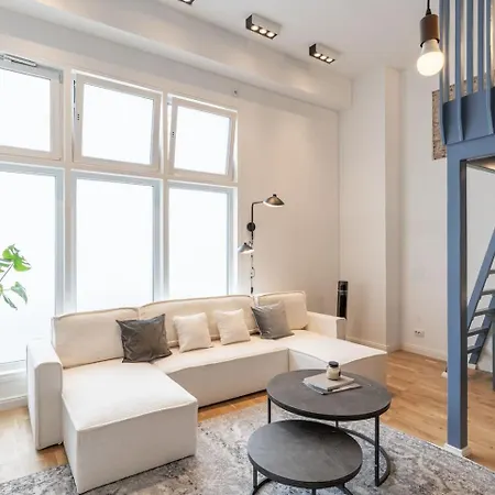 Spacious Lofts In Wedding 아파트 *