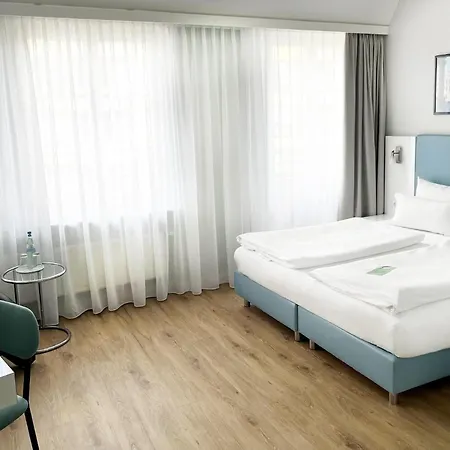Garner - Checkpoint Charlie By Ihg 4* Berlin