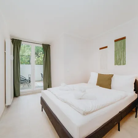Homely - Huge Terrace, Modern, Quiet, Near Kudamm Apartment *