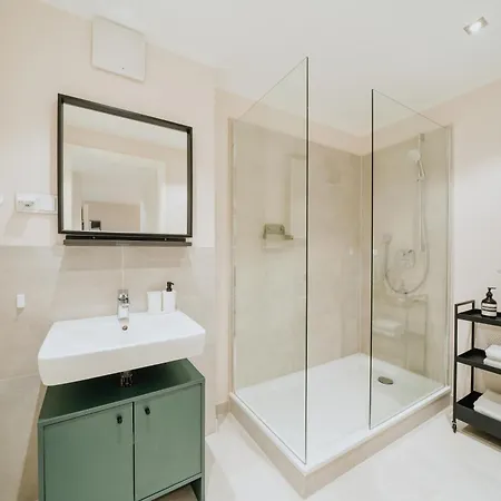 Homely - Huge Terrace, Modern, Quiet, Near Kudamm * Berlin