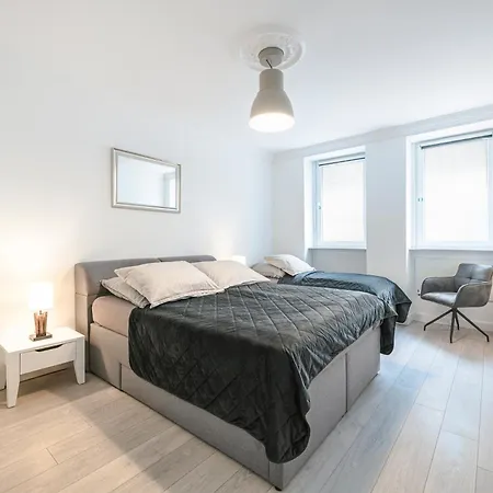 The Lachmann Vh, 2br One Living Up To 7 People דירה *