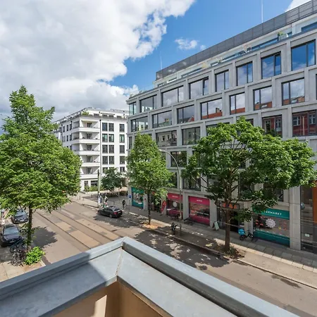 Mooeve Friedrichs Big Apartment