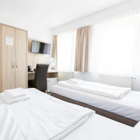 בית הארחה Hotel-pension Odin ברלין